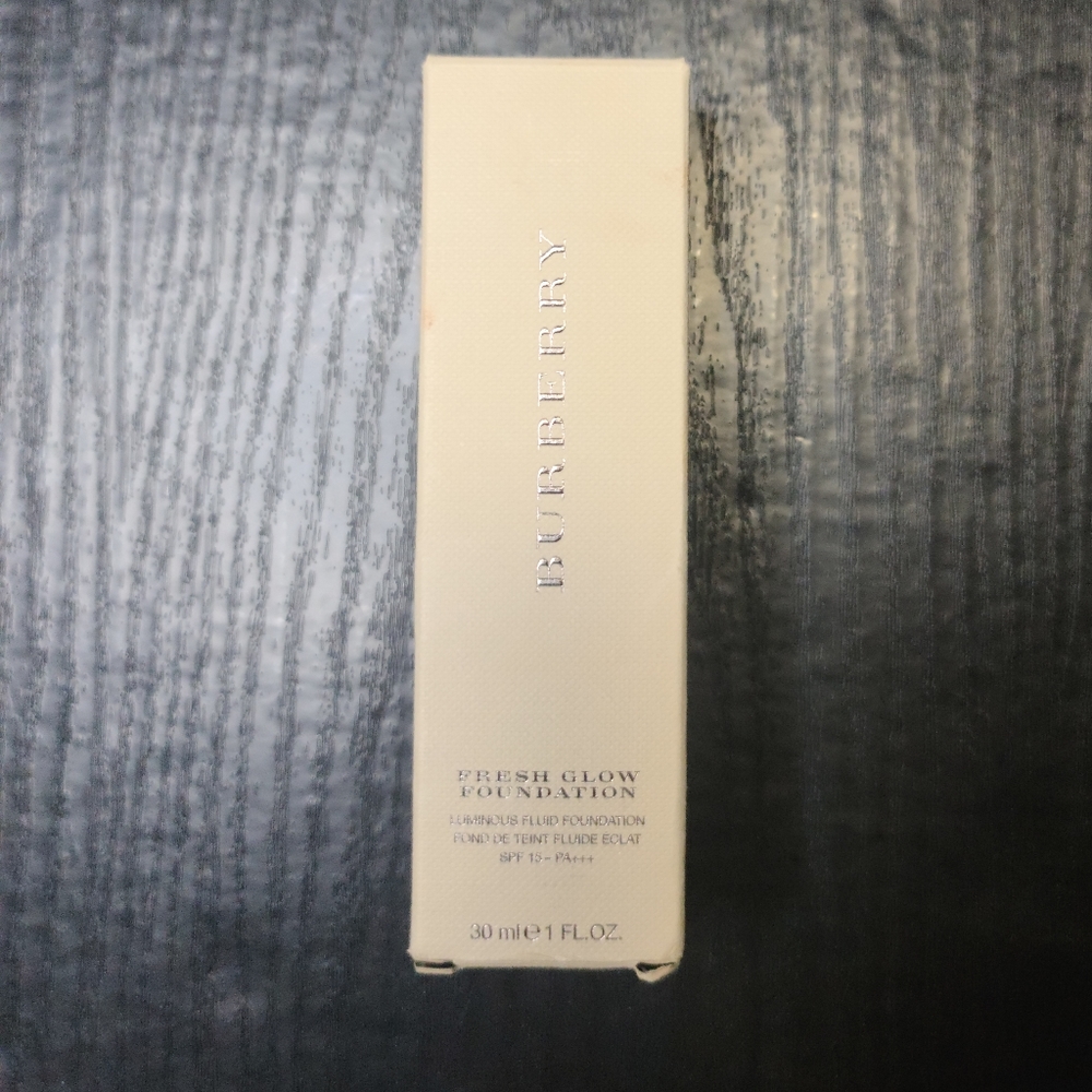 Burberry Fresh Glow Foundation